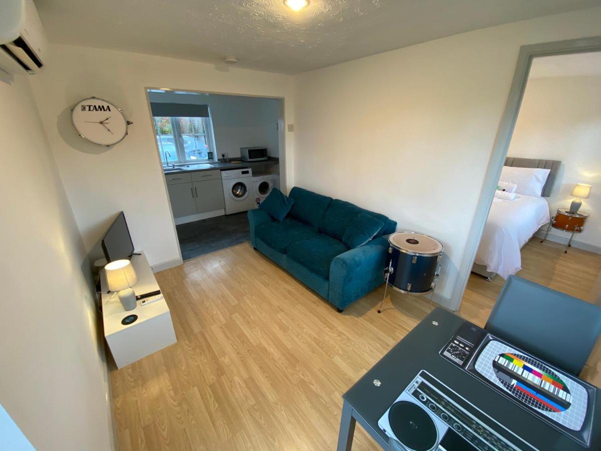 The Drum Room Holiday Apartment Near Horsham Southwater Exterior foto