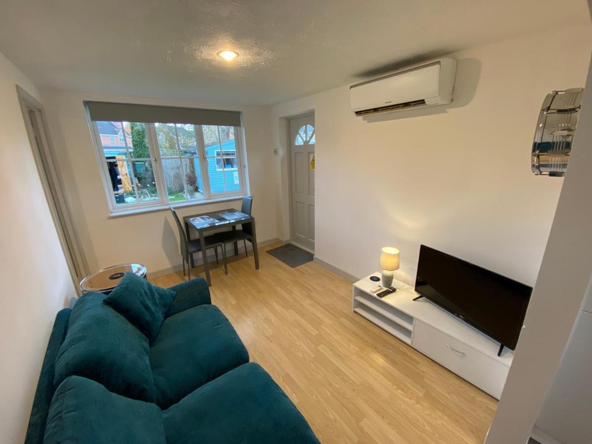 The Drum Room Holiday Apartment Near Horsham Southwater Exterior foto