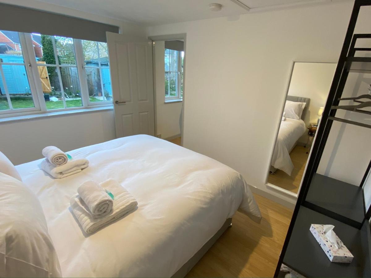 The Drum Room Holiday Apartment Near Horsham Southwater Exterior foto